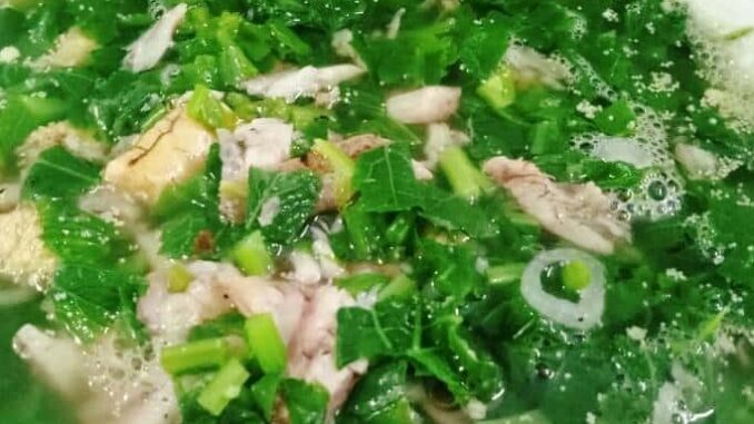 Canh cá rô nấu cải xanh