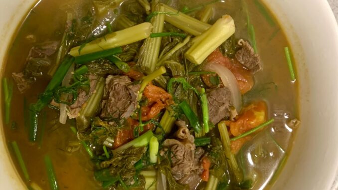 canh cải chua nấu thịt bò